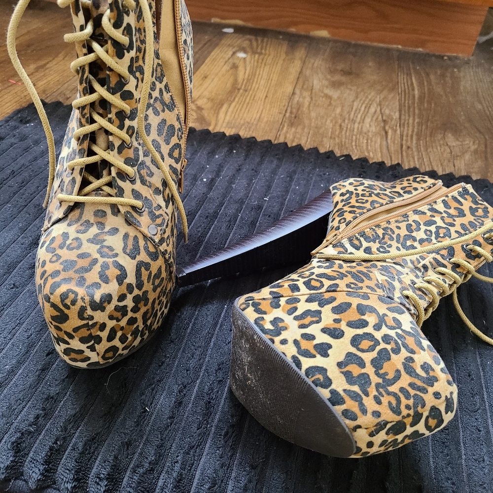 Justfab platform booties - Picture 3 of 3